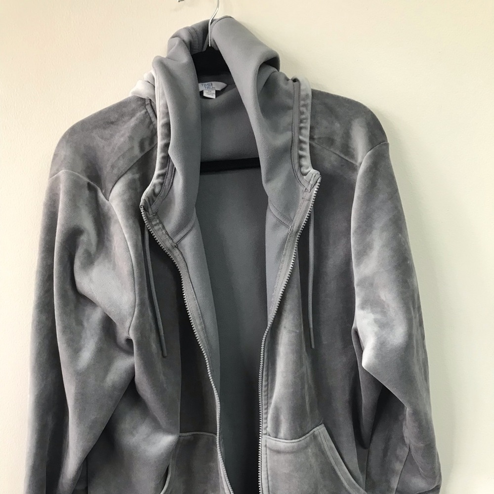 Beautiful faux velvet ladies hoodie size 2x.